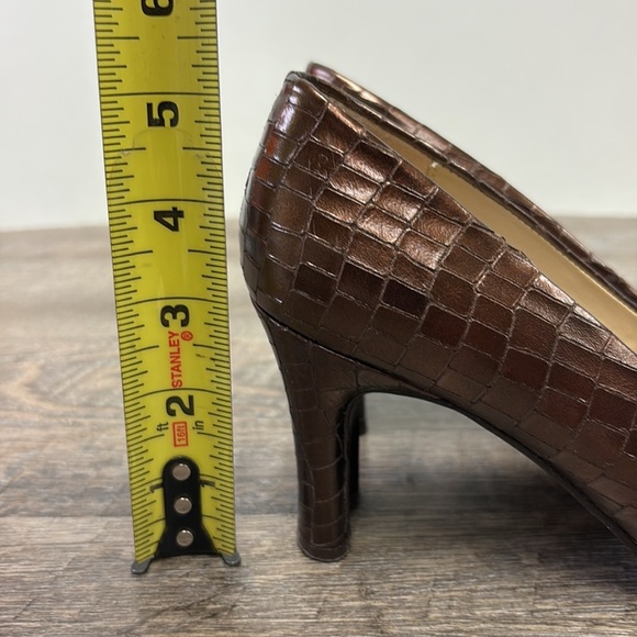Etienne Aigner DREAMER Bronze Embossed Leather Pumps 7.5 - Picture 9 of 11